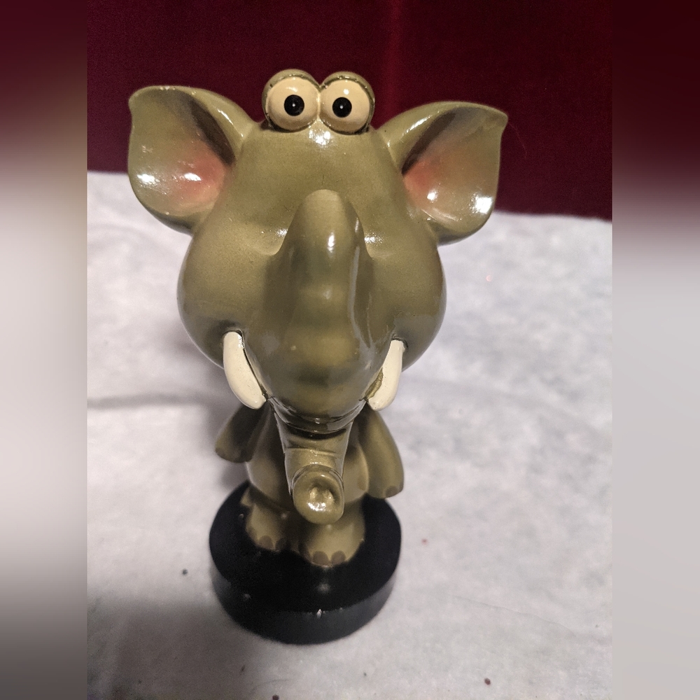 ❄️ Resin Elephant Bobble Head